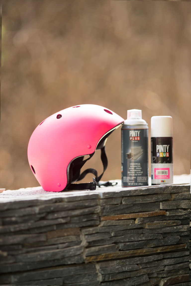 how-to-paint-a-bike-helmet-at-home-pintyplus